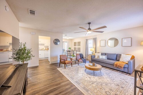 Sunny Sagebrush Stay - Suite