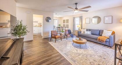 Sunny Sagebrush Stay - Suite