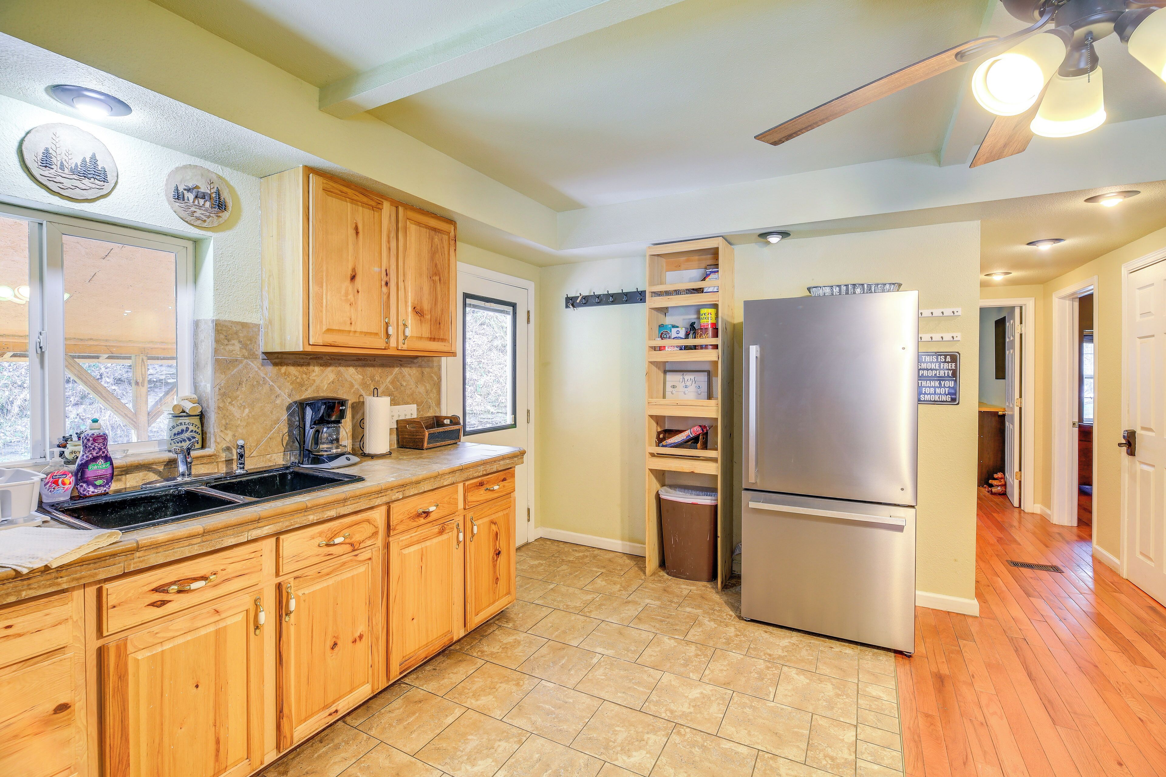Fridge, microwave, stovetop, coffee/tea maker