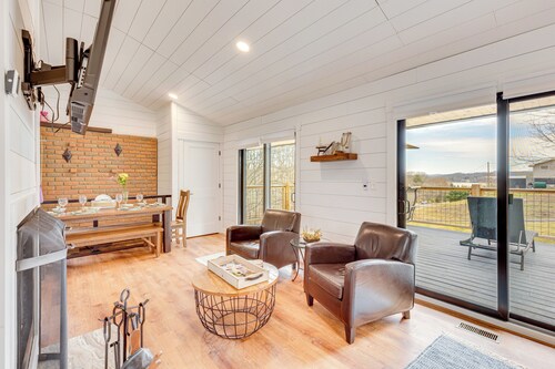 1 Mi to Marina: Cabin w/ Views Near Atwood Lake!