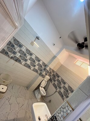 Handtücher, Seife, Toilettenpapier