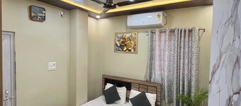 Cozy 1-0 bedroom hotel with AC, WiFi in Varanasi near ganges