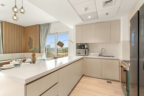 Club-Apartment, 4 Schlafzimmer, Balkon, Stadtblick | Eigene Küche