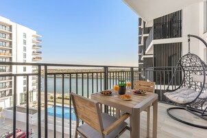 Elite Apartment, Balcony, Canal View | Balcony