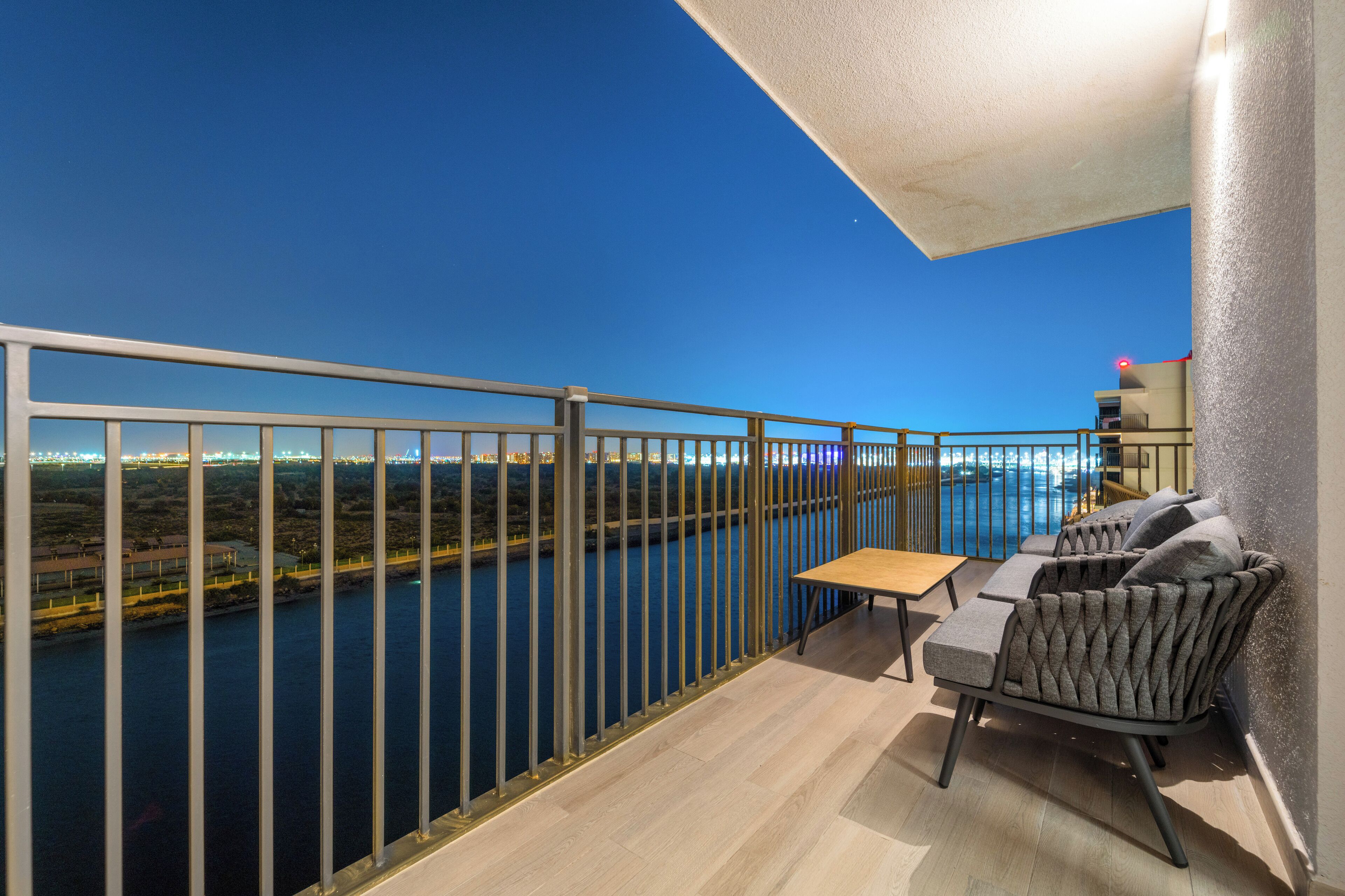 高级公寓, 阳台, 运河景观 | 阳台