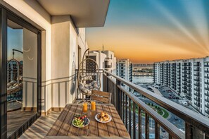 Premium-lejlighed - 2 soveværelser - balkon - udsigt til gårdsplads | Balkon