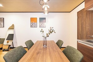 Comfort House | In-room dining
