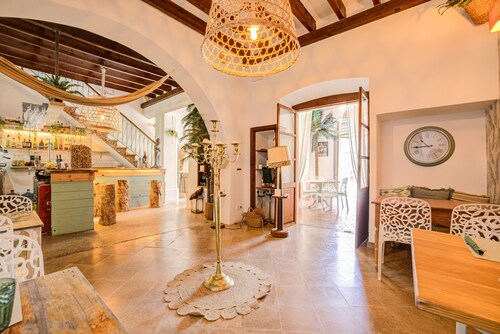 Hotelet Ca'n Oms Picasso by Rentallorca