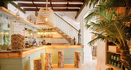 Hotelet Ca'n Oms Mozart by Rentallorca