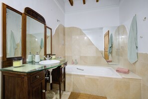 مجففات شعر، مناشف