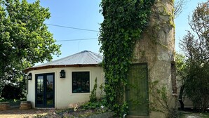 Unclassified image, 2 of 58, button - Blue Cottage, Elgin Grabouw (Grabouw)