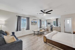 Iron/ironing board, WiFi, bed sheets - Eden Escape: Walk to FLT Beach - 2204 (Fort Lauderdale)