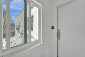 Interior - Eden Escape Walk to FLT Beach 2204 (Fort Lauderdale)