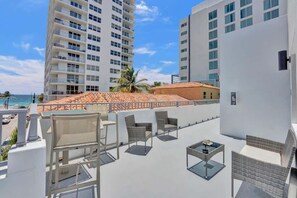 Terrace/patio - Eden Escape: Walk to FLT Beach - 1201 (Fort Lauderdale)