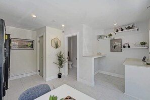 Interior - Eden Escape: Walk to FLT Beach - 1102 (Fort Lauderdale)