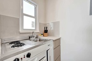 Microwave, stovetop, coffee/tea maker, toaster - Walk to Beach Studio Suite at Ft Lauderdale (Fort Lauderdale)