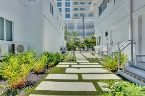 Property grounds - Eden Escape: Walk to FLT Beach 2105 (Fort Lauderdale)