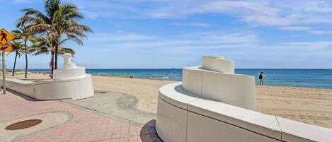 Una spiaggia nelle vicinanze