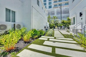 Property grounds - Eden Collection Studio Steps to Beach 1205 (Fort Lauderdale)
