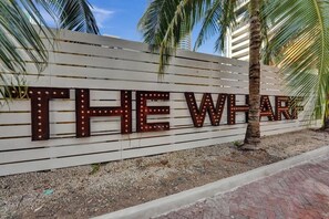 Exterior detail - Eden Collection Studio Steps to Beach! (Fort Lauderdale)