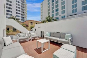 Terrace/patio - Eden Collection Studio Steps to Beach! (Fort Lauderdale)