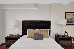 Iron/ironing board, travel crib, WiFi, bed sheets - Eden Collection Studio Steps to Beach 2106 (Fort Lauderdale)
