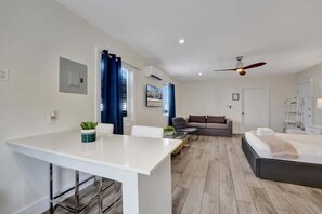 Interior - Eden CollectionStudio Steps to Beach! (Fort Lauderdale)