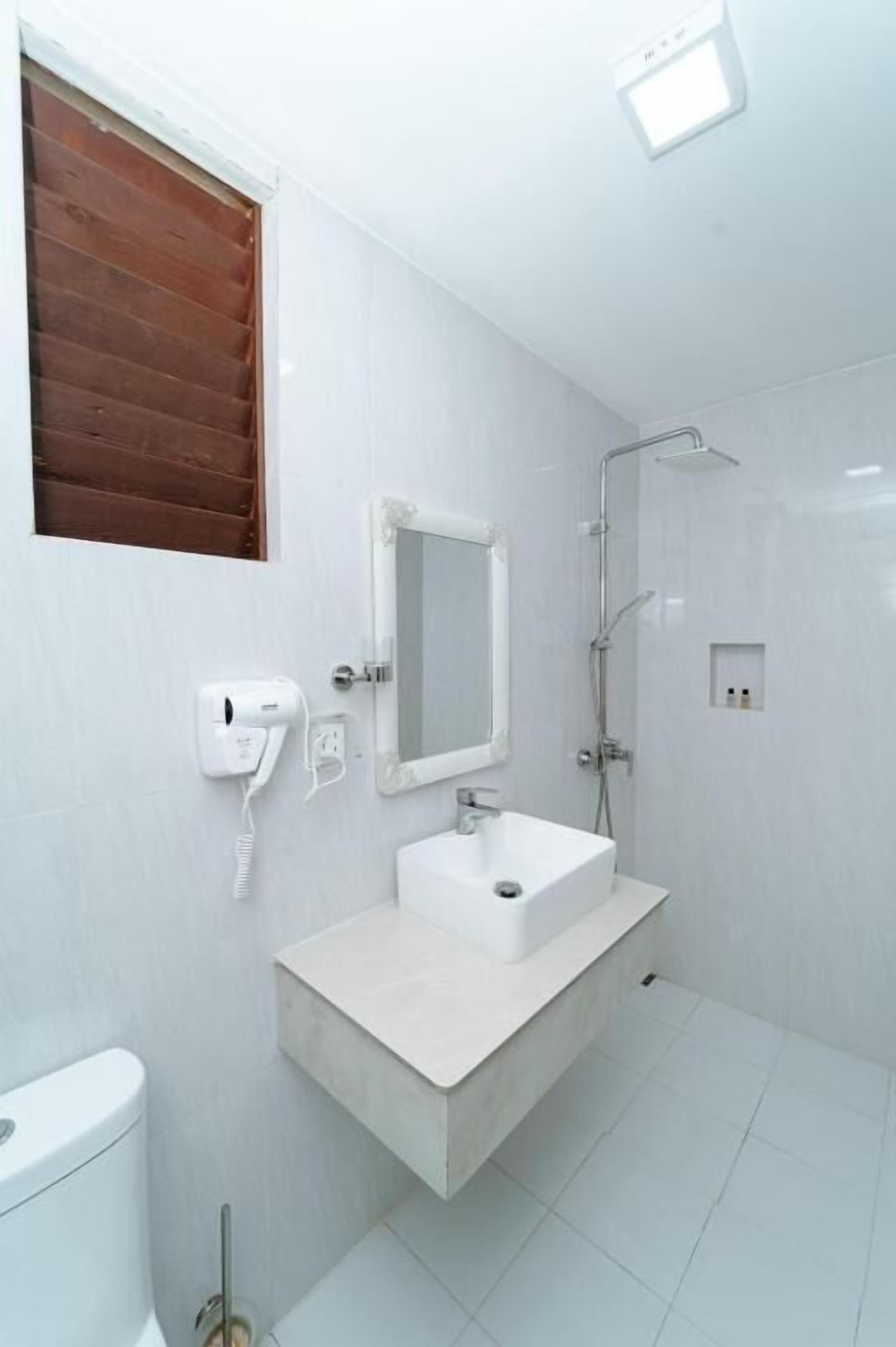 Double or Twin Room | Bathroom | Shower, towels, soap, shampoo