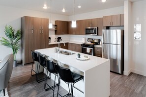 Refrigerador, microondas, horno, placa de cocina