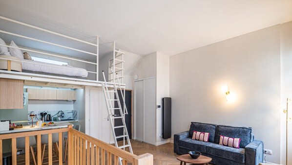 TV - OIQIA • Palace Hôtel • N°2 (Tours)