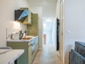 Fridge, microwave, dishwasher, coffee/tea maker