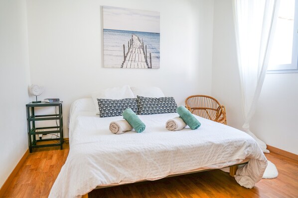 3 chambres, fer et planche à repasser, accès au Wi-Fi (inclus)