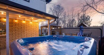7BR Flagstaff Escape | Sleeps 18 | Hot Tub & Bocce