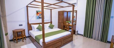 7 quartos, ferros/tábuas de passar roupa, Wi-Fi, roupa de cama