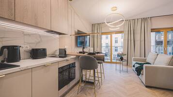 Fridge, microwave, oven, stovetop