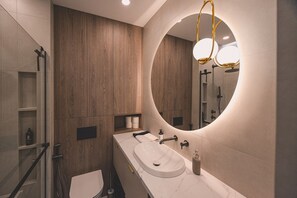 Sèche-cheveux, serviettes fournies