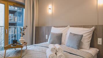 Iron/ironing board, free WiFi, bed sheets