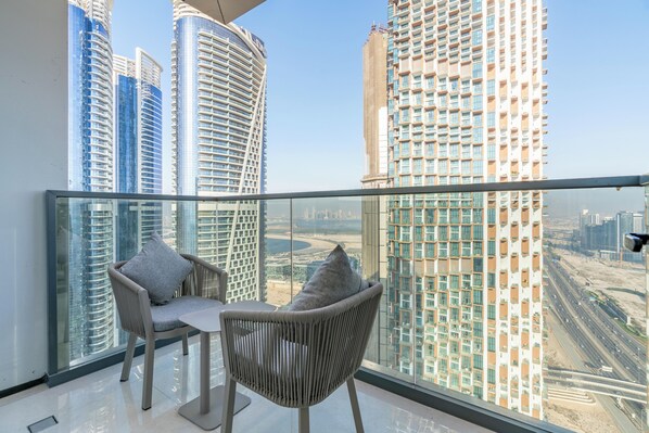 Property grounds - Modern 3BR City View l King size Bed (Dubai)