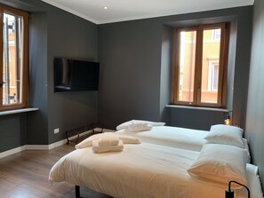 2 bedrooms, iron/ironing board, travel cot, WiFi - San Lorenzo Elegance Suites | just steps from the Colosseum (Roma)