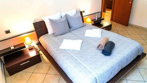 Iron/ironing board, free WiFi, bed sheets