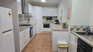 Microones, forn, placa de cuina i rentaplats