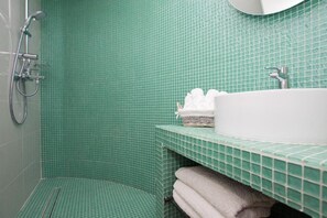 Superior Apartment, Partial Sea View | Bathroom