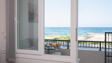 Superior-Apartment, eingeschränkter Meerblick | Terrasse/Patio