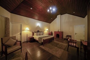 Luxury Room | Desk, blackout drapes, iron/ironing board, free WiFi - The Farside Munnar (Devikolam)