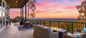 Indoor Saltwater Pool + Arcade + Fire Pit | Peak Views | Grand Vista Retreat