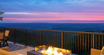 Luxury Group Retreat + Indoor Pool, Arcade & 56-Mile Views | Grand Vista Retreat