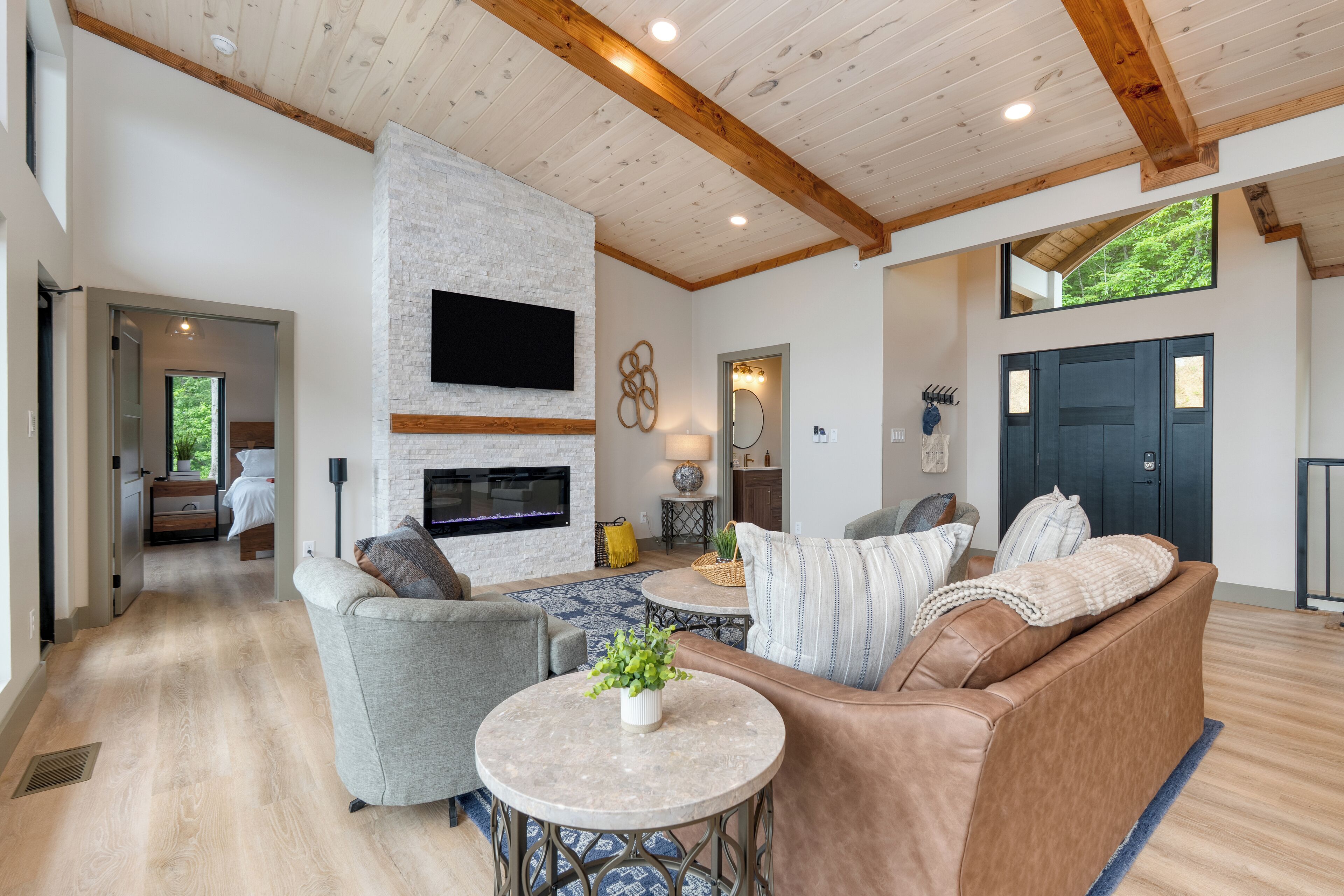 5 bedrooms, iron/ironing board, free WiFi, bed sheets