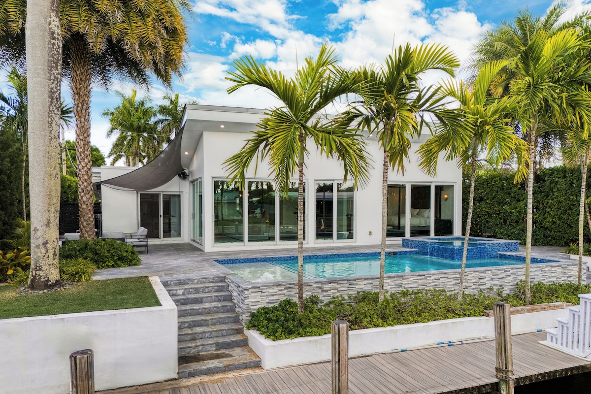 Luxury Waterfront Home w/ Pool, Hot Tub & Dock Near Las Olas | Gulfstream
