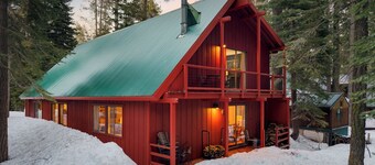 Mountain Cabin w/ Fireplace, Balcony & Easy Ski Access | Bear Americana