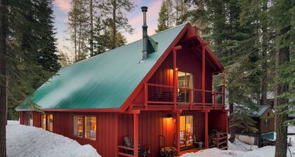 Mountain Cabin w/ Fireplace, Balcony & Easy Ski Access | Bear Americana